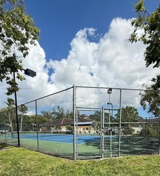 Activo con contrato: $2,200 (2 camas, 2 baños, 1016 Pies cuadrados)