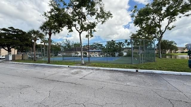 Activo con contrato: $2,200 (2 camas, 2 baños, 1016 Pies cuadrados)