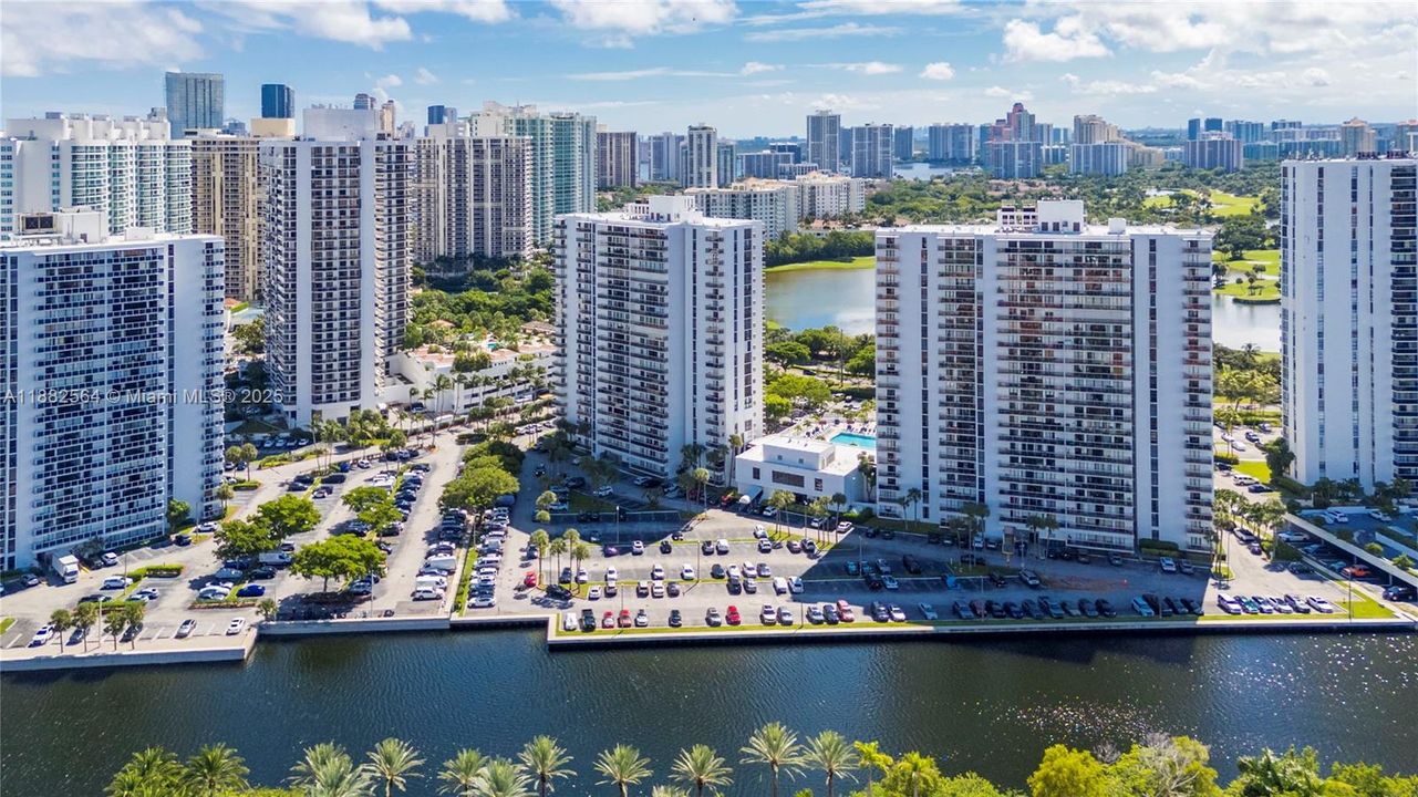 For Rent: $3,600 (2 beds, 2 baths, 1068 Square Feet)