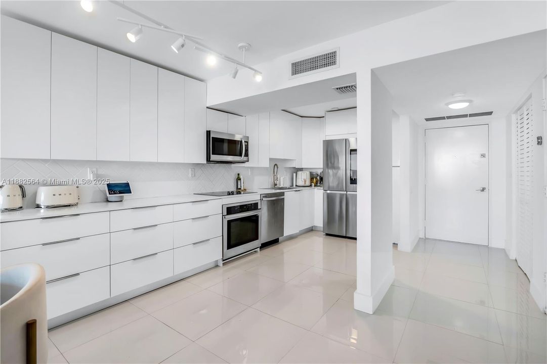 For Rent: $3,600 (2 beds, 2 baths, 1068 Square Feet)