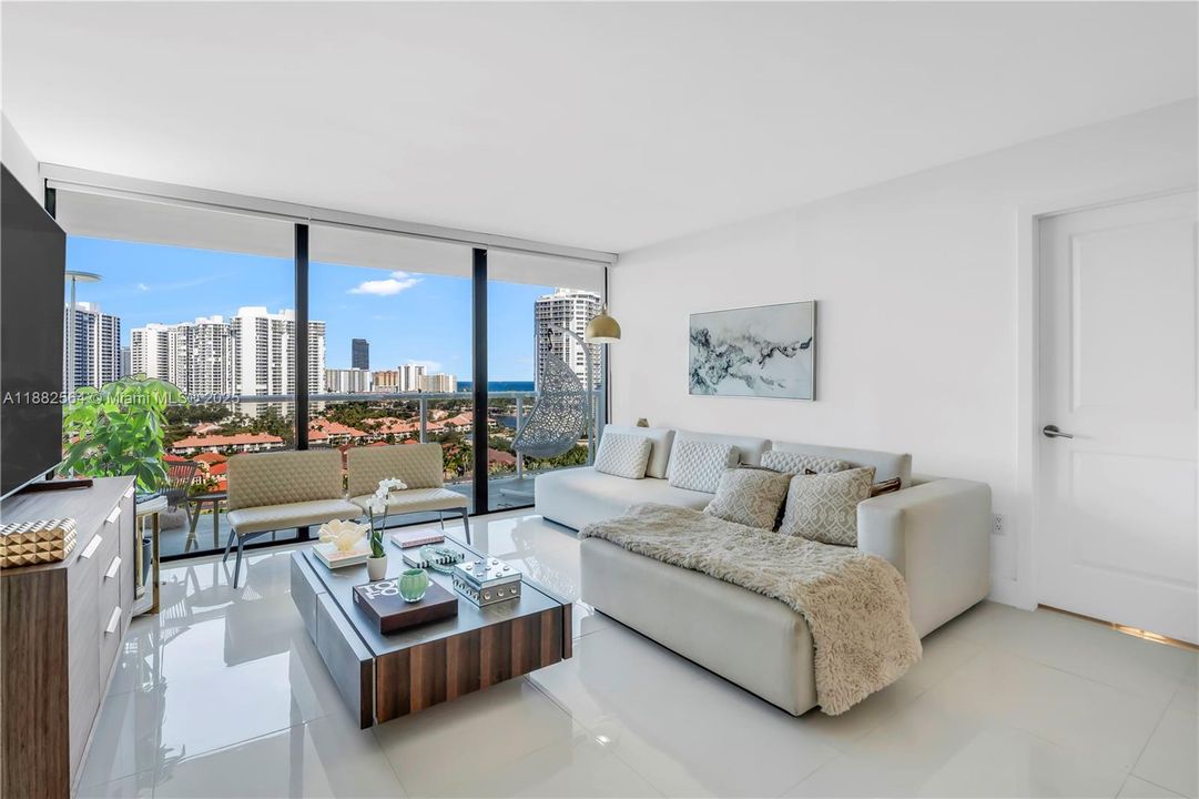 For Rent: $3,600 (2 beds, 2 baths, 1068 Square Feet)