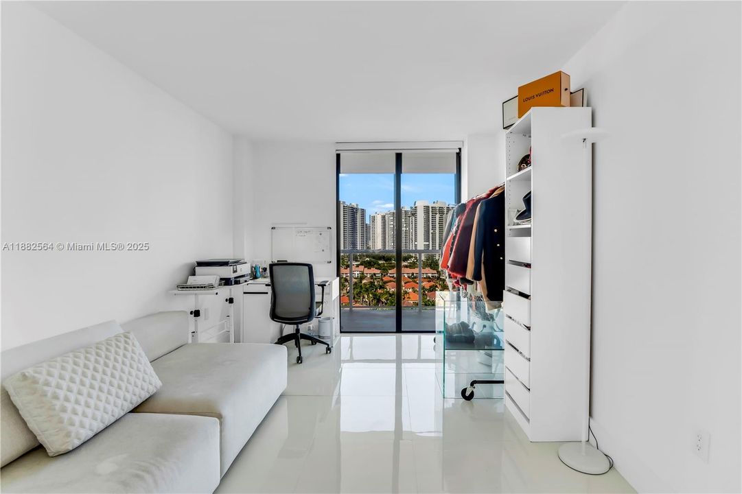 For Rent: $3,600 (2 beds, 2 baths, 1068 Square Feet)