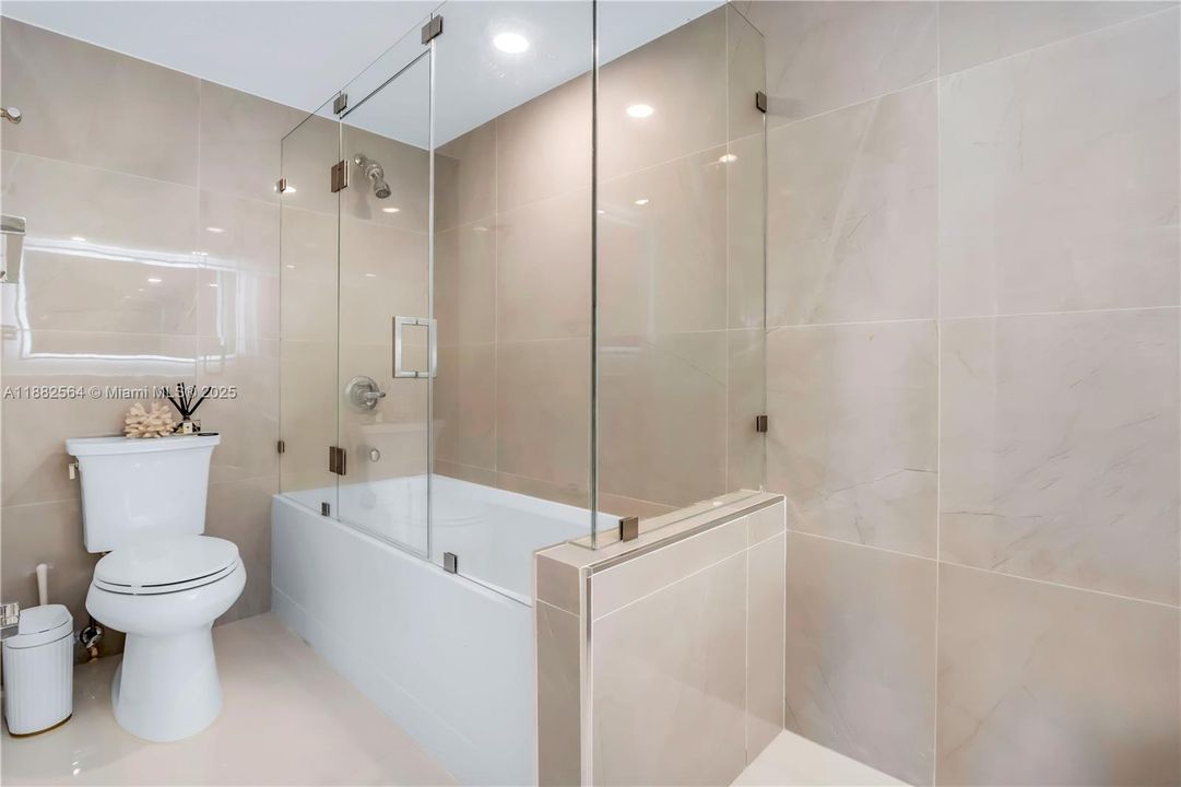 For Rent: $3,600 (2 beds, 2 baths, 1068 Square Feet)