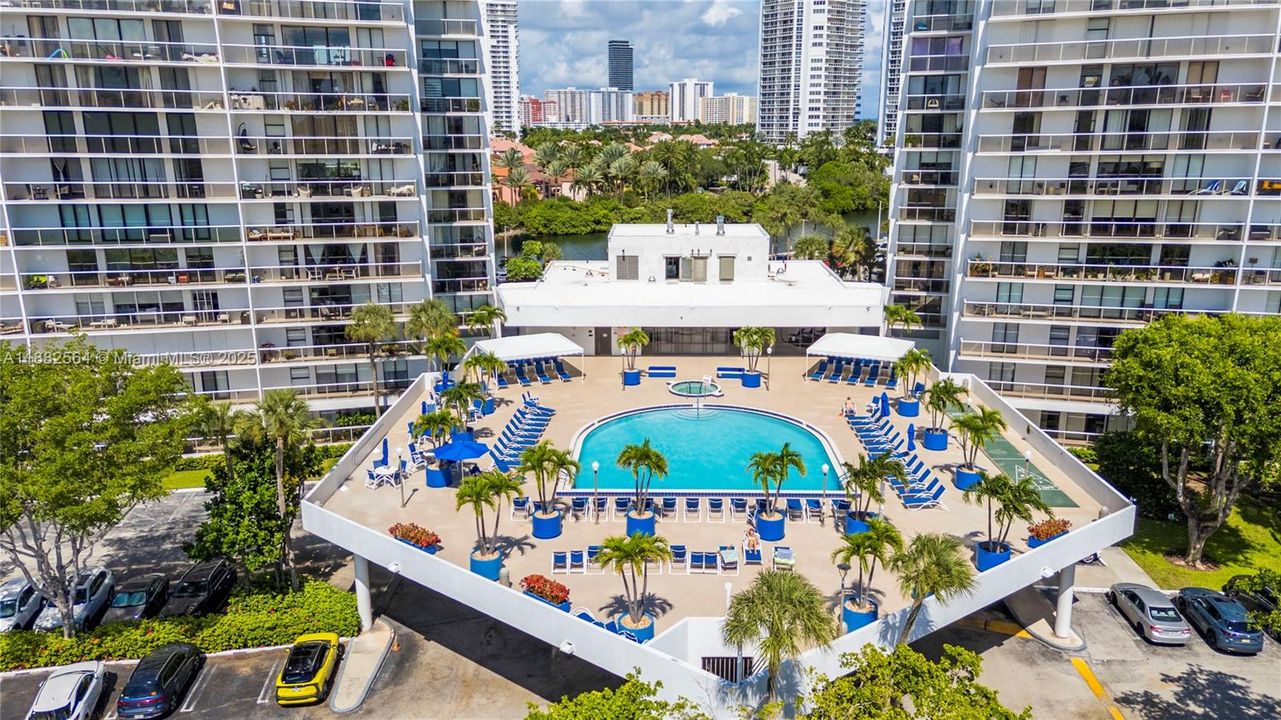 For Rent: $3,600 (2 beds, 2 baths, 1068 Square Feet)