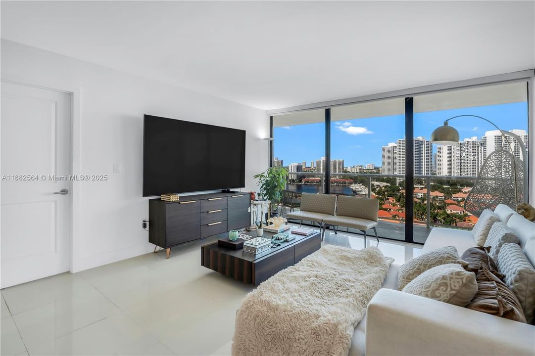 For Rent: $3,600 (2 beds, 2 baths, 1068 Square Feet)