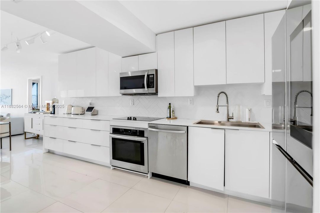 For Rent: $3,600 (2 beds, 2 baths, 1068 Square Feet)