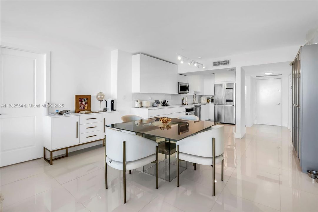 For Rent: $3,600 (2 beds, 2 baths, 1068 Square Feet)