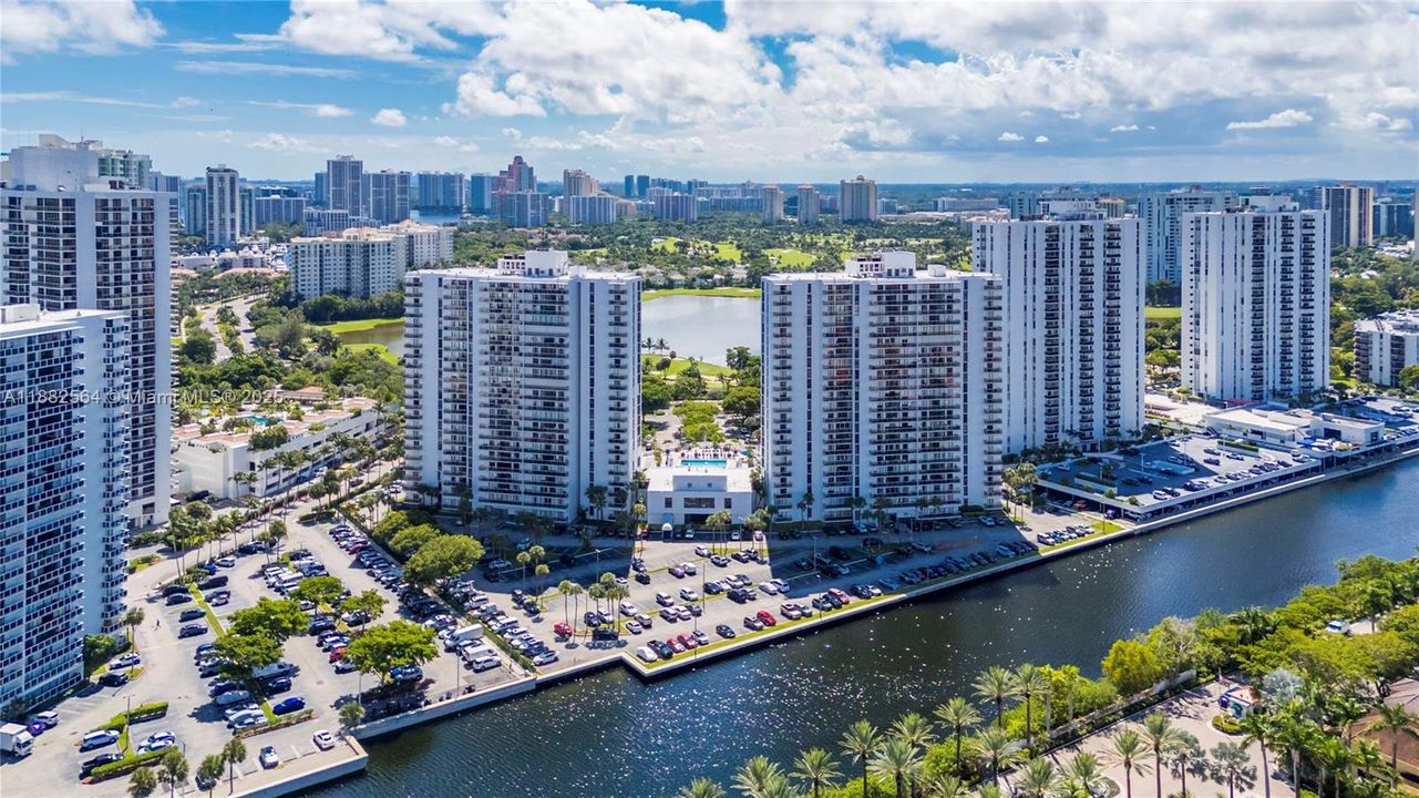 For Rent: $3,600 (2 beds, 2 baths, 1068 Square Feet)