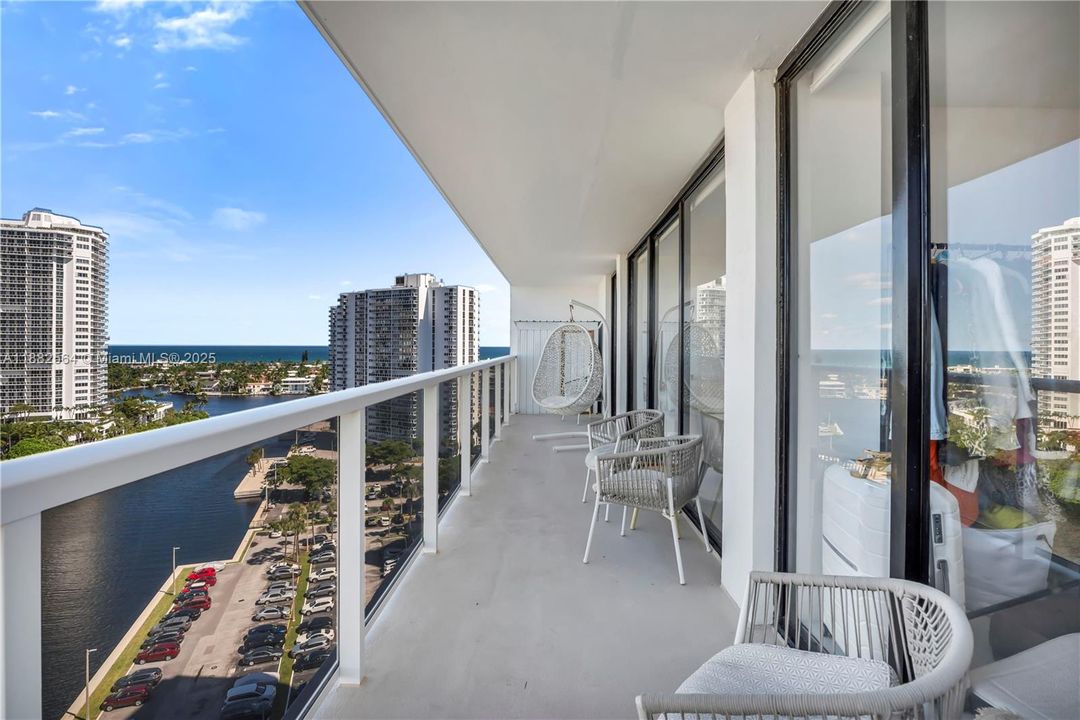 For Rent: $3,600 (2 beds, 2 baths, 1068 Square Feet)