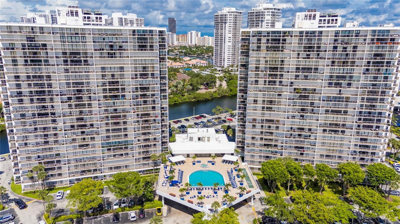 For Rent: $3,600 (2 beds, 2 baths, 1068 Square Feet)