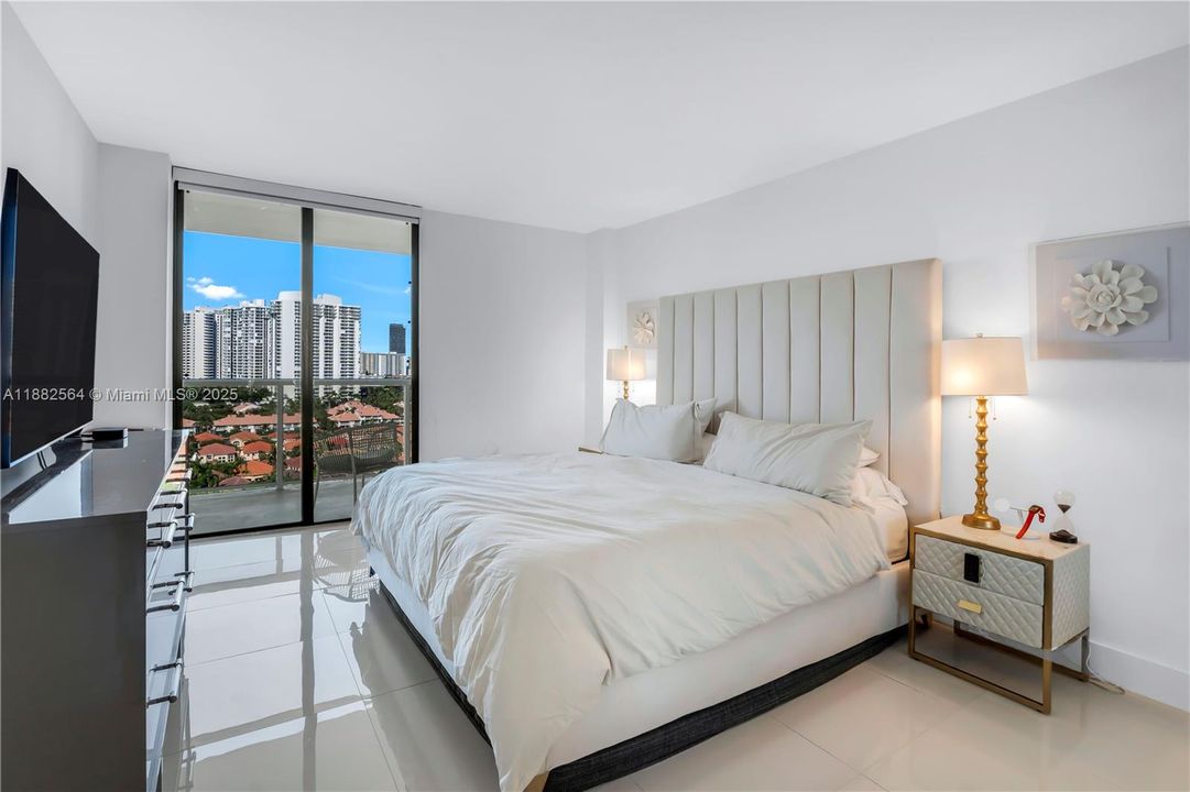 For Rent: $3,600 (2 beds, 2 baths, 1068 Square Feet)