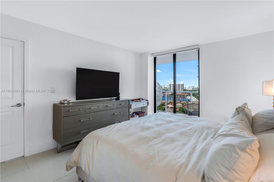 For Rent: $3,600 (2 beds, 2 baths, 1068 Square Feet)