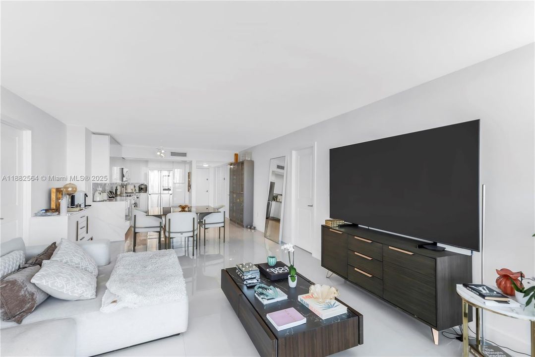 For Rent: $3,600 (2 beds, 2 baths, 1068 Square Feet)