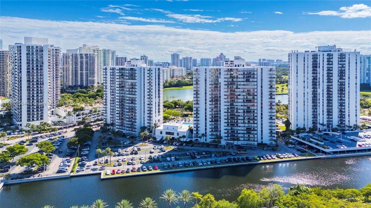 For Rent: $3,600 (2 beds, 2 baths, 1068 Square Feet)