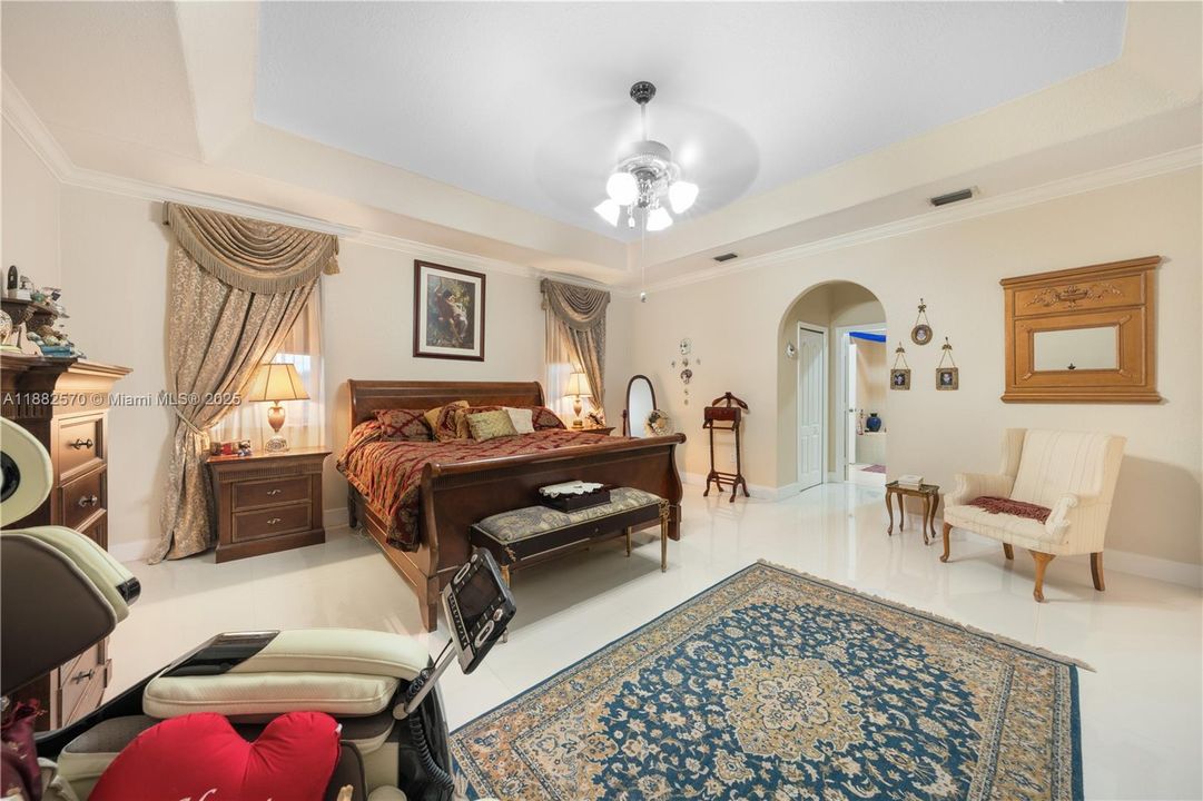 Под контрактом: $1,350,000 (5 спален, 3 ванн, 3392 Квадратных фут)