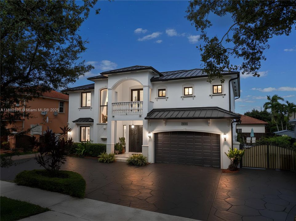 Под контрактом: $1,350,000 (5 спален, 3 ванн, 3392 Квадратных фут)