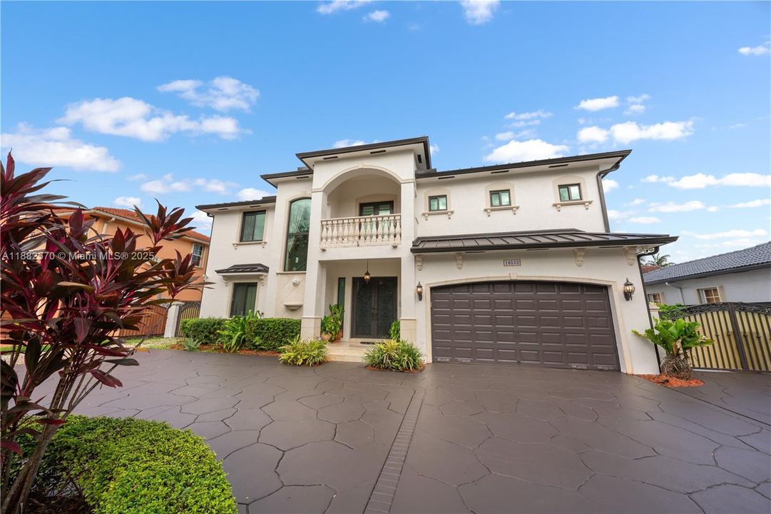 Под контрактом: $1,350,000 (5 спален, 3 ванн, 3392 Квадратных фут)