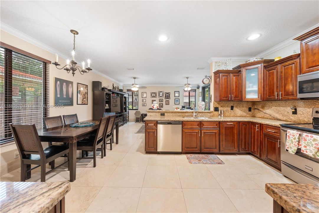 Под контрактом: $1,350,000 (5 спален, 3 ванн, 3392 Квадратных фут)