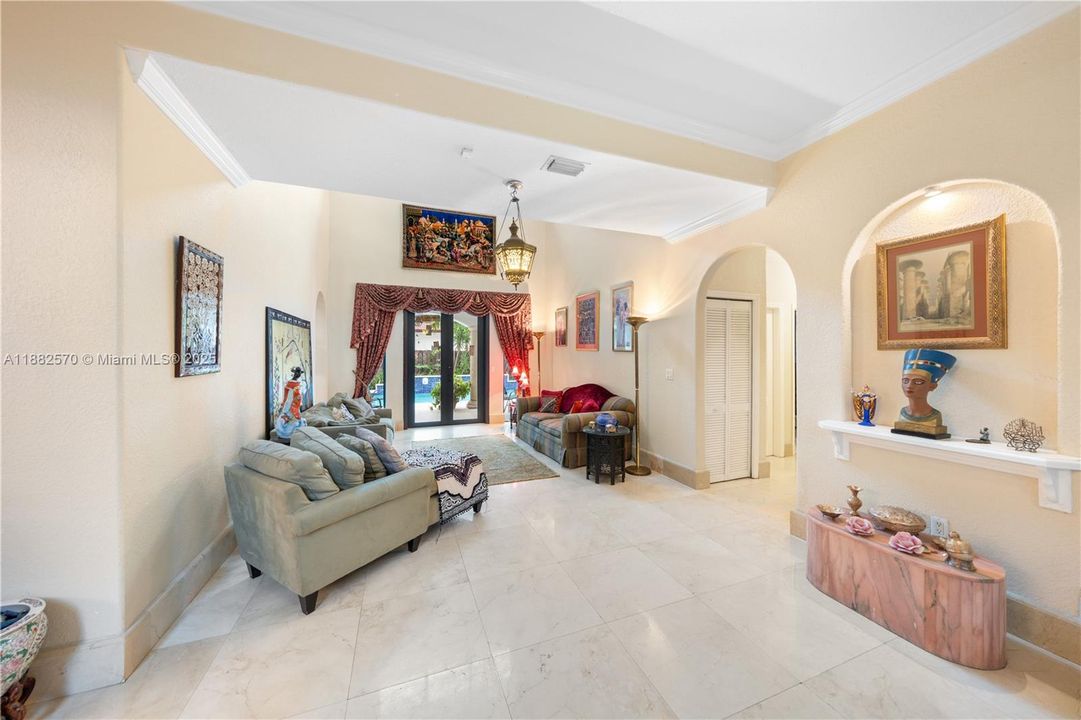 Под контрактом: $1,350,000 (5 спален, 3 ванн, 3392 Квадратных фут)