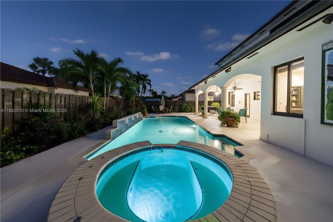 Под контрактом: $1,350,000 (5 спален, 3 ванн, 3392 Квадратных фут)