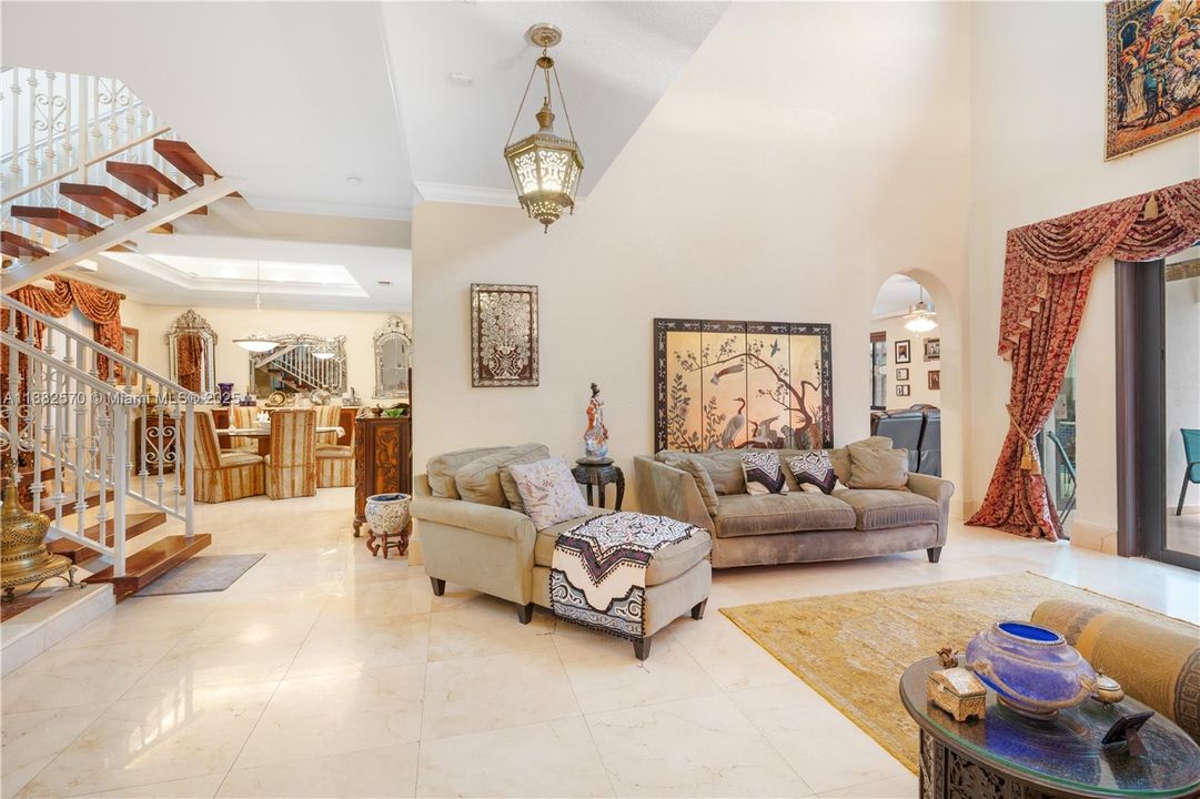 Под контрактом: $1,350,000 (5 спален, 3 ванн, 3392 Квадратных фут)