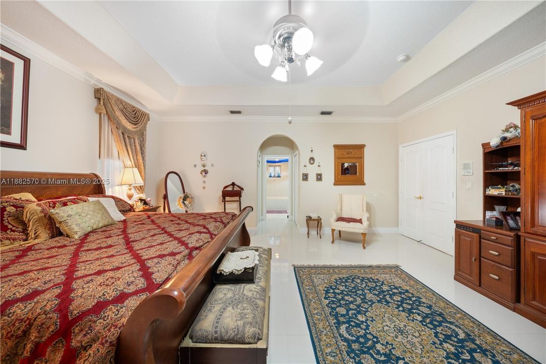 Под контрактом: $1,350,000 (5 спален, 3 ванн, 3392 Квадратных фут)