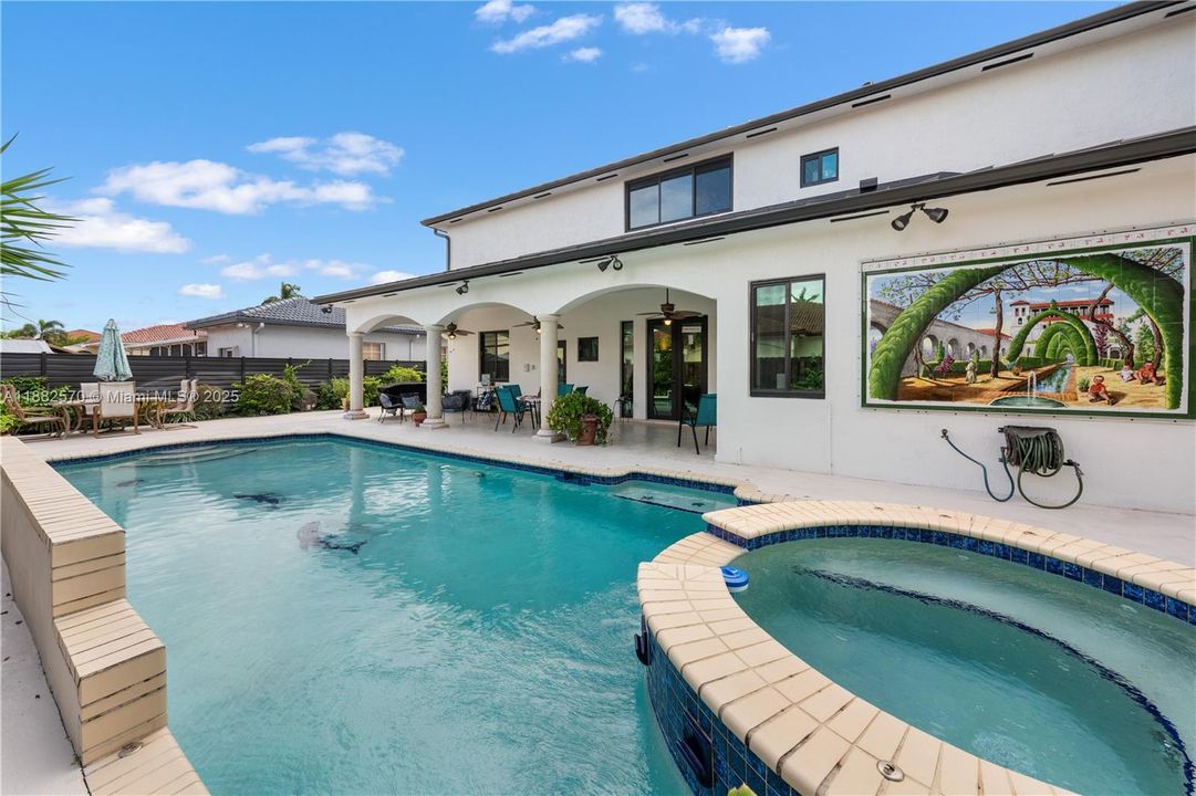 Под контрактом: $1,350,000 (5 спален, 3 ванн, 3392 Квадратных фут)