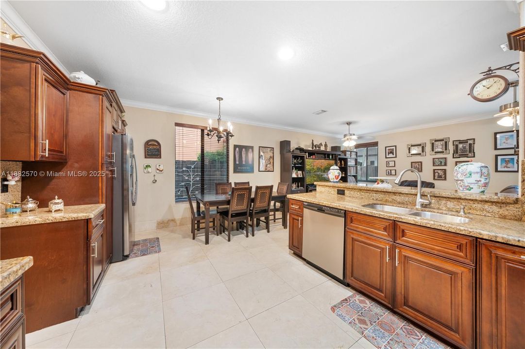 Под контрактом: $1,350,000 (5 спален, 3 ванн, 3392 Квадратных фут)