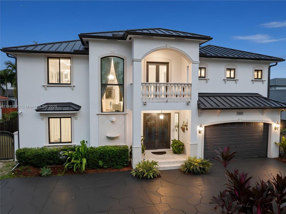 Под контрактом: $1,350,000 (5 спален, 3 ванн, 3392 Квадратных фут)