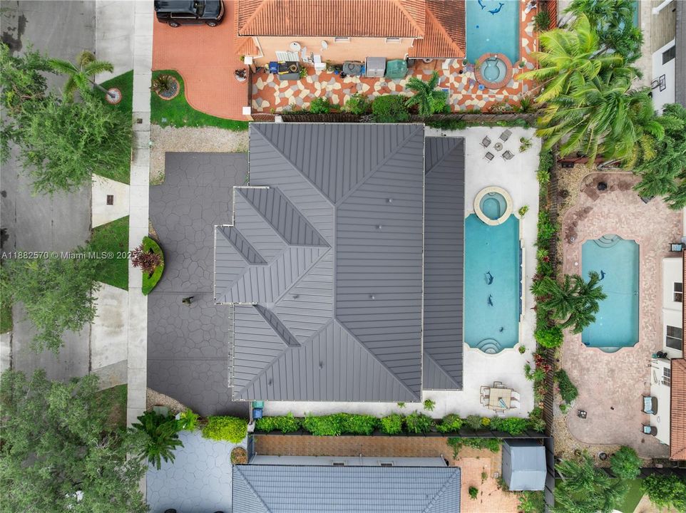 Под контрактом: $1,350,000 (5 спален, 3 ванн, 3392 Квадратных фут)