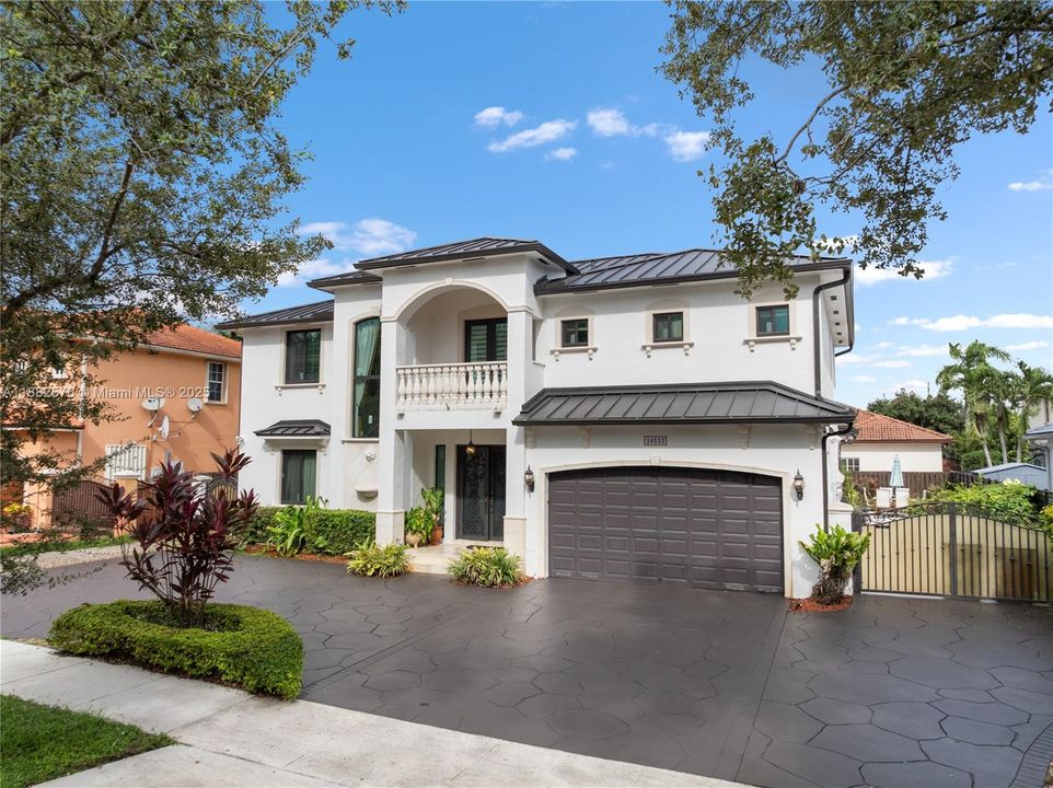 Под контрактом: $1,350,000 (5 спален, 3 ванн, 3392 Квадратных фут)