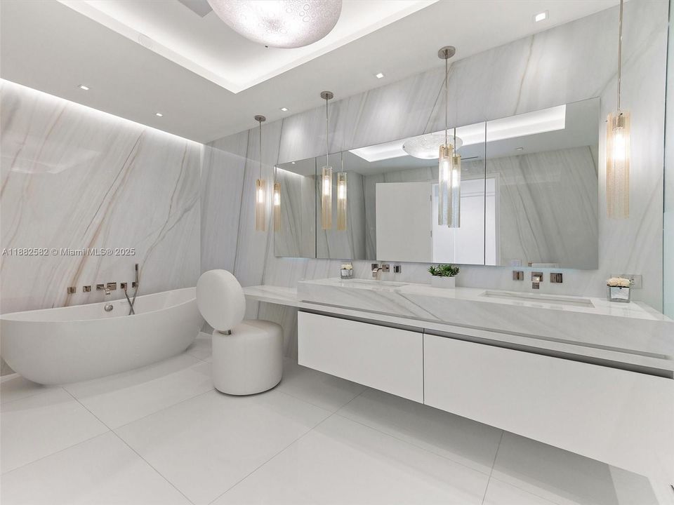 待售: $8,750,000 (3 贝兹, 3 浴室, 3028 平方英尺)