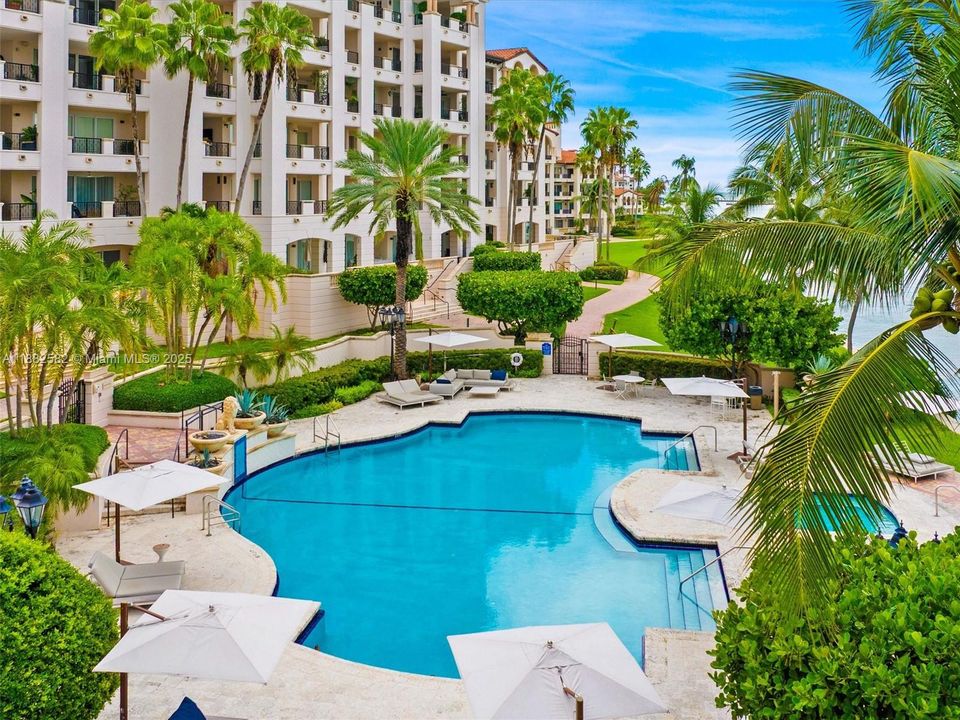 待售: $8,750,000 (3 贝兹, 3 浴室, 3028 平方英尺)