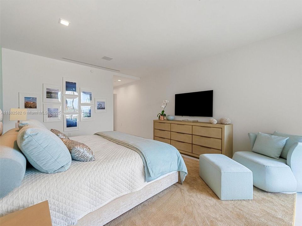 待售: $8,750,000 (3 贝兹, 3 浴室, 3028 平方英尺)