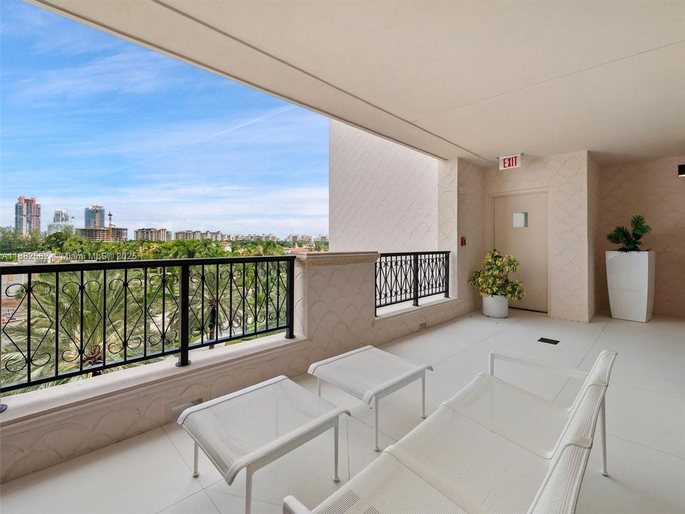 待售: $8,750,000 (3 贝兹, 3 浴室, 3028 平方英尺)