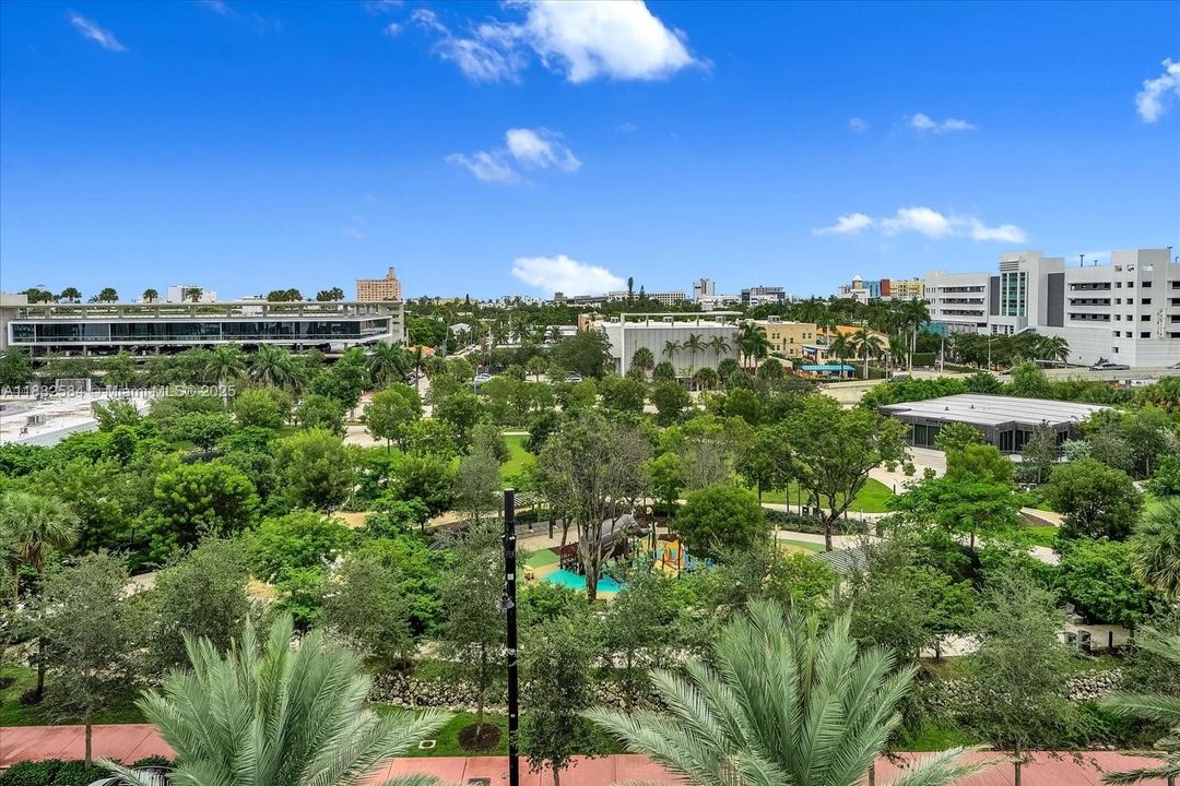 待售: $775,000 (2 贝兹, 2 浴室, 1078 平方英尺)