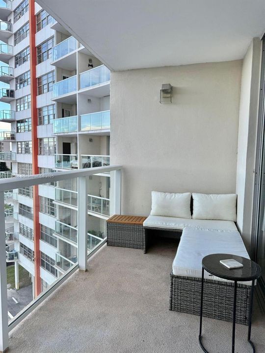 Active With Contract: $175,000 (1 beds, 2 baths, 861 Square Feet)