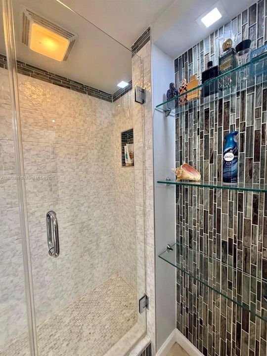 Active With Contract: $175,000 (1 beds, 2 baths, 861 Square Feet)