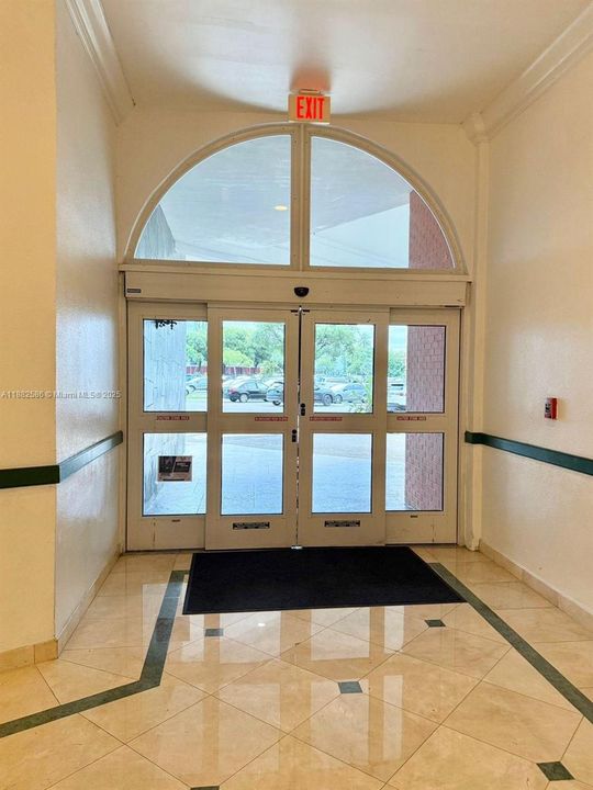 Active With Contract: $175,000 (1 beds, 2 baths, 861 Square Feet)