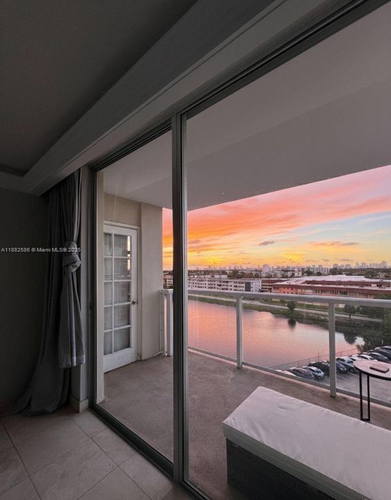 Active With Contract: $175,000 (1 beds, 2 baths, 861 Square Feet)