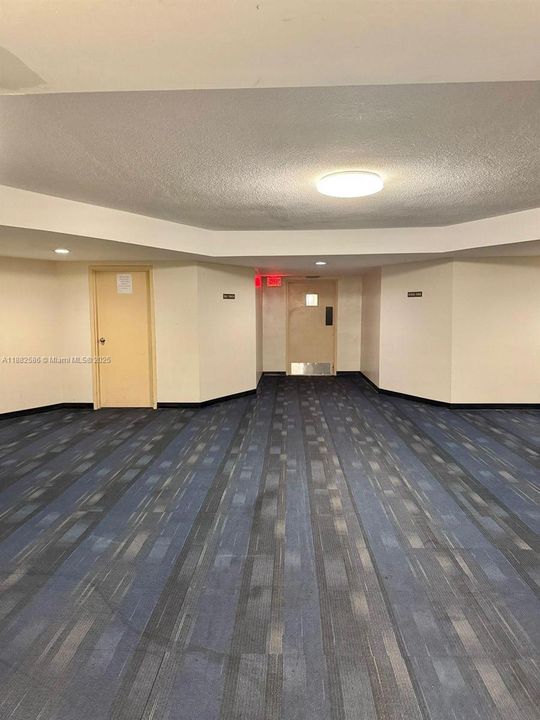 Active With Contract: $175,000 (1 beds, 2 baths, 861 Square Feet)