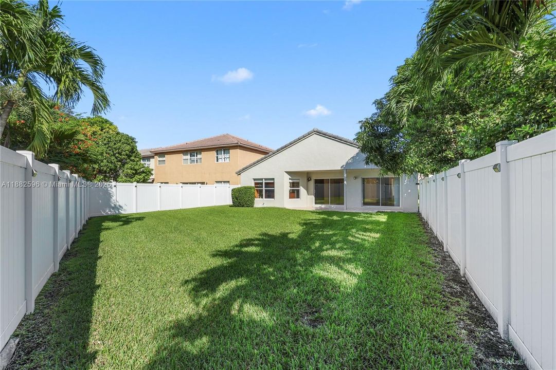 Recientemente alquilado: $4,200 (4 camas, 2 baños, 1873 Pies cuadrados)