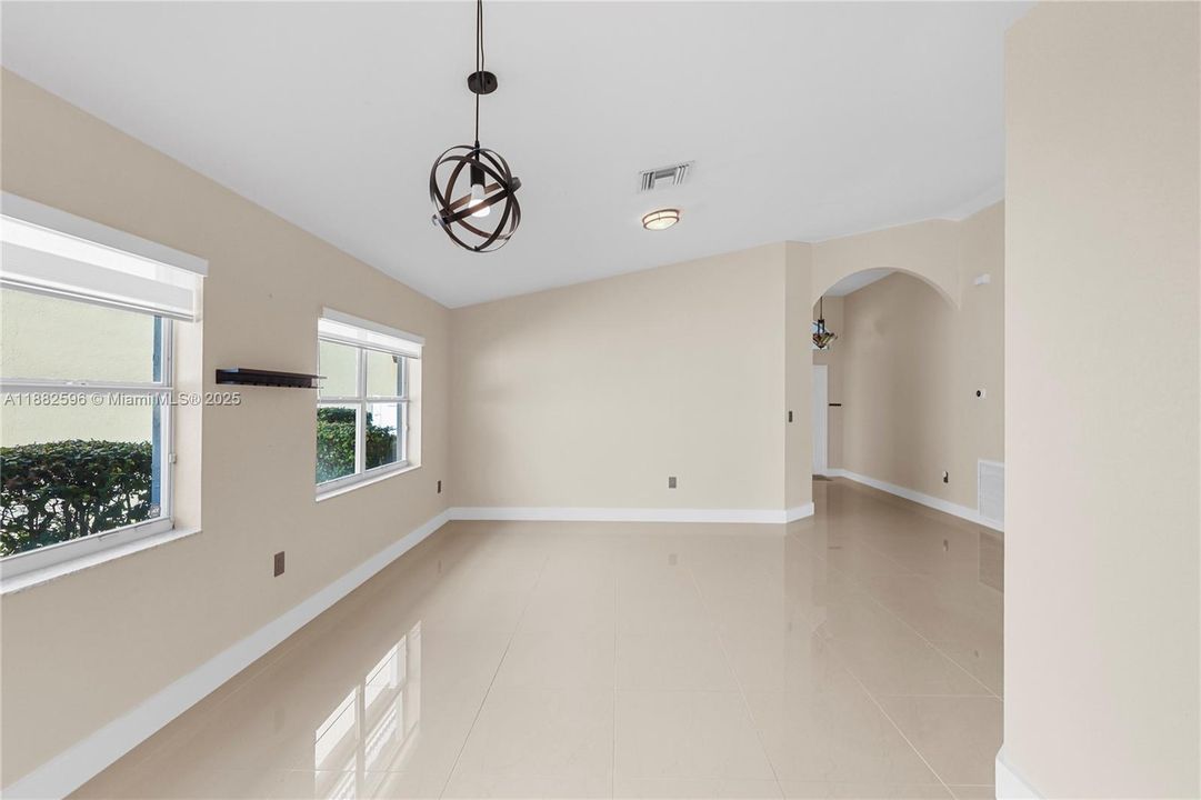 Recientemente alquilado: $4,200 (4 camas, 2 baños, 1873 Pies cuadrados)