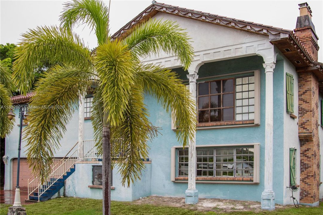 合同活跃: $850,000 (5 贝兹, 4 浴室, 4735 平方英尺)