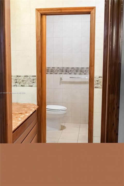 合同活跃: $850,000 (5 贝兹, 4 浴室, 4735 平方英尺)