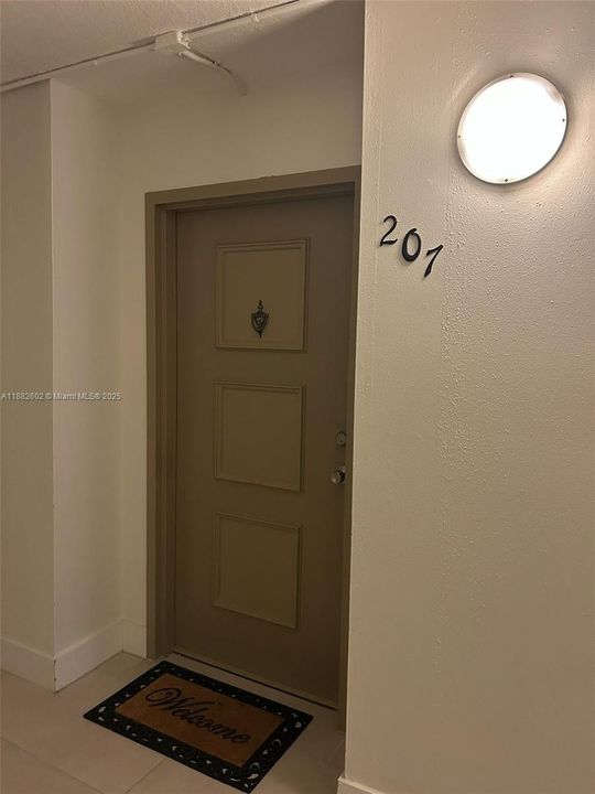 Active With Contract: $2,550 (2 beds, 2 baths, 1106 Square Feet)