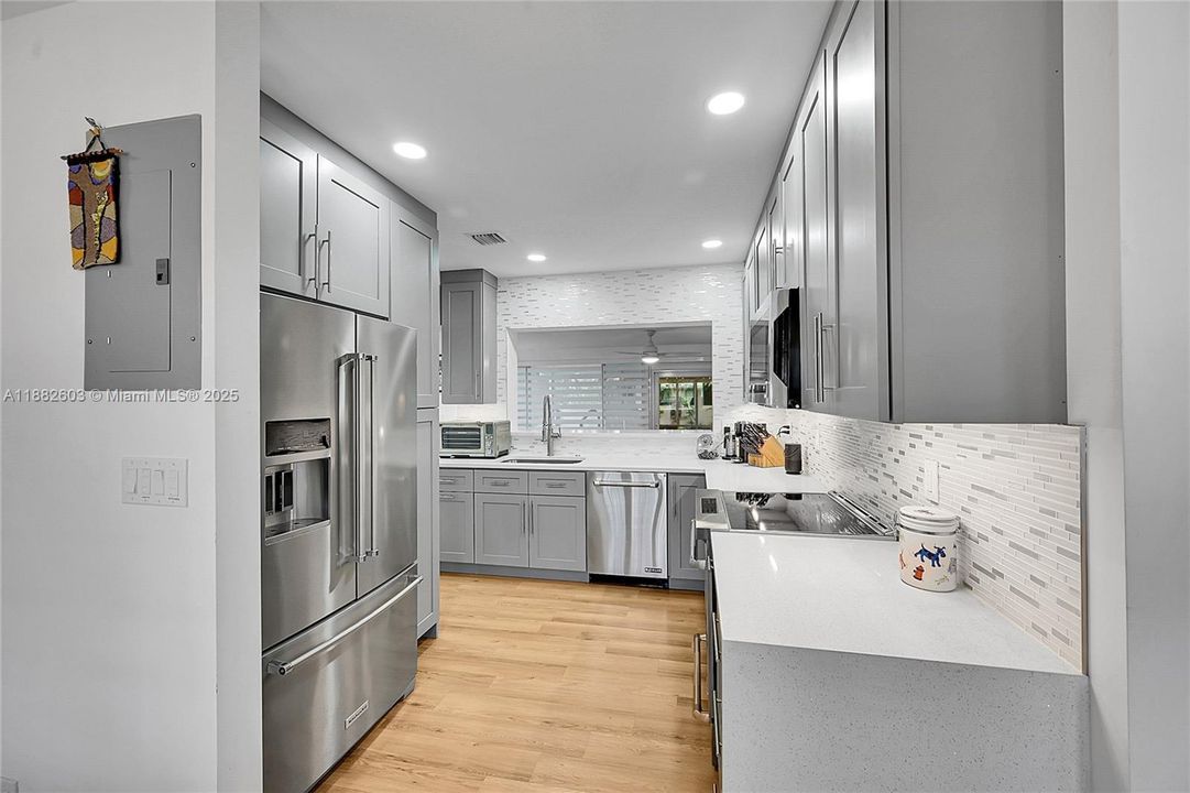 待售: $724,900 (2 贝兹, 2 浴室, 1711 平方英尺)