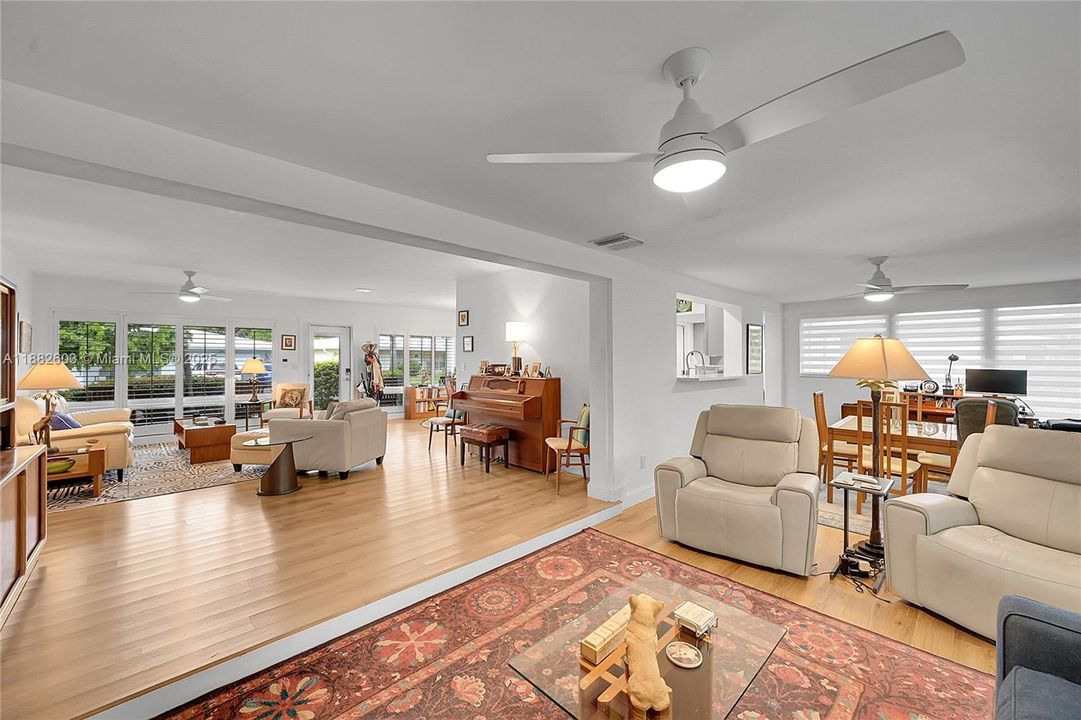 待售: $724,900 (2 贝兹, 2 浴室, 1711 平方英尺)