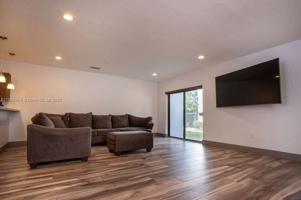 For Sale: $406,000 (3 beds, 2 baths, 1458 Square Feet)