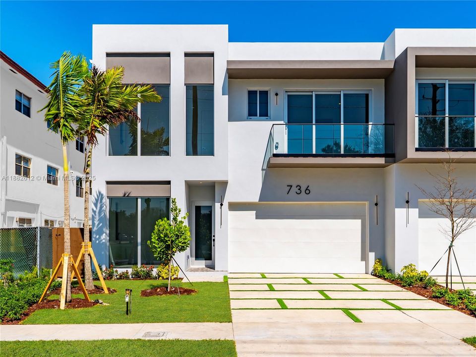 合同活跃: $1,699,000 (4 贝兹, 4 浴室, 2505 平方英尺)